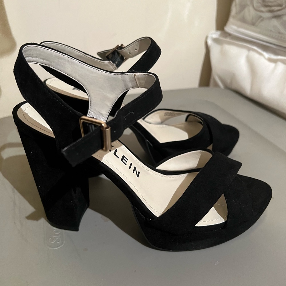 Anne Klein heels! Super cute and comfy, only worn once. Size 7 1/2.